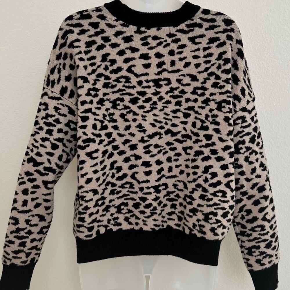 TAHARI Leopard Animal Print Jacquard Crew Neck Sweater NWT Size Medium - Picture 5 of 7